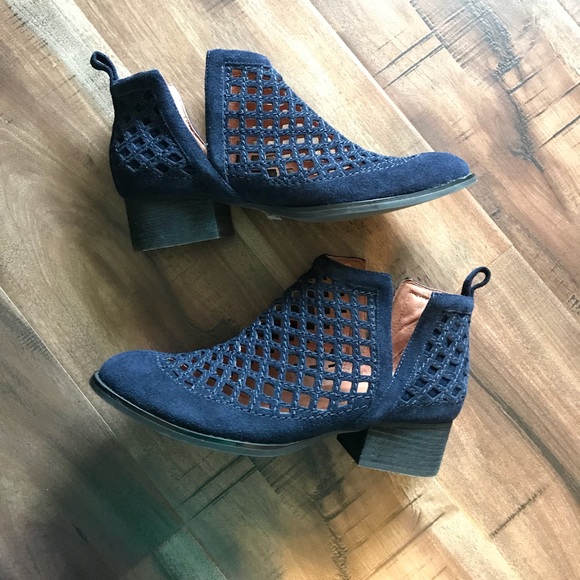 Jeffrey Campbell Shoes - 🆕 Jeffrey Campbell Booties